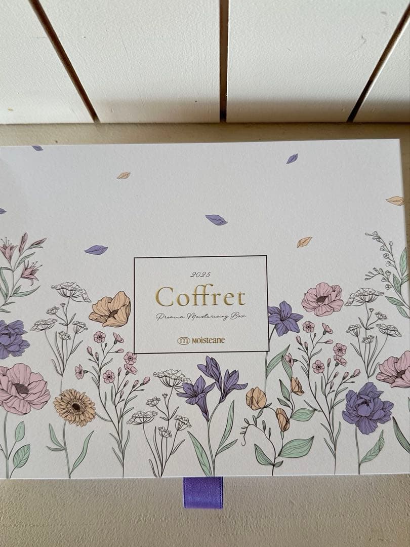 モイスティーヌコフレ　2025 【カレンダー付き】