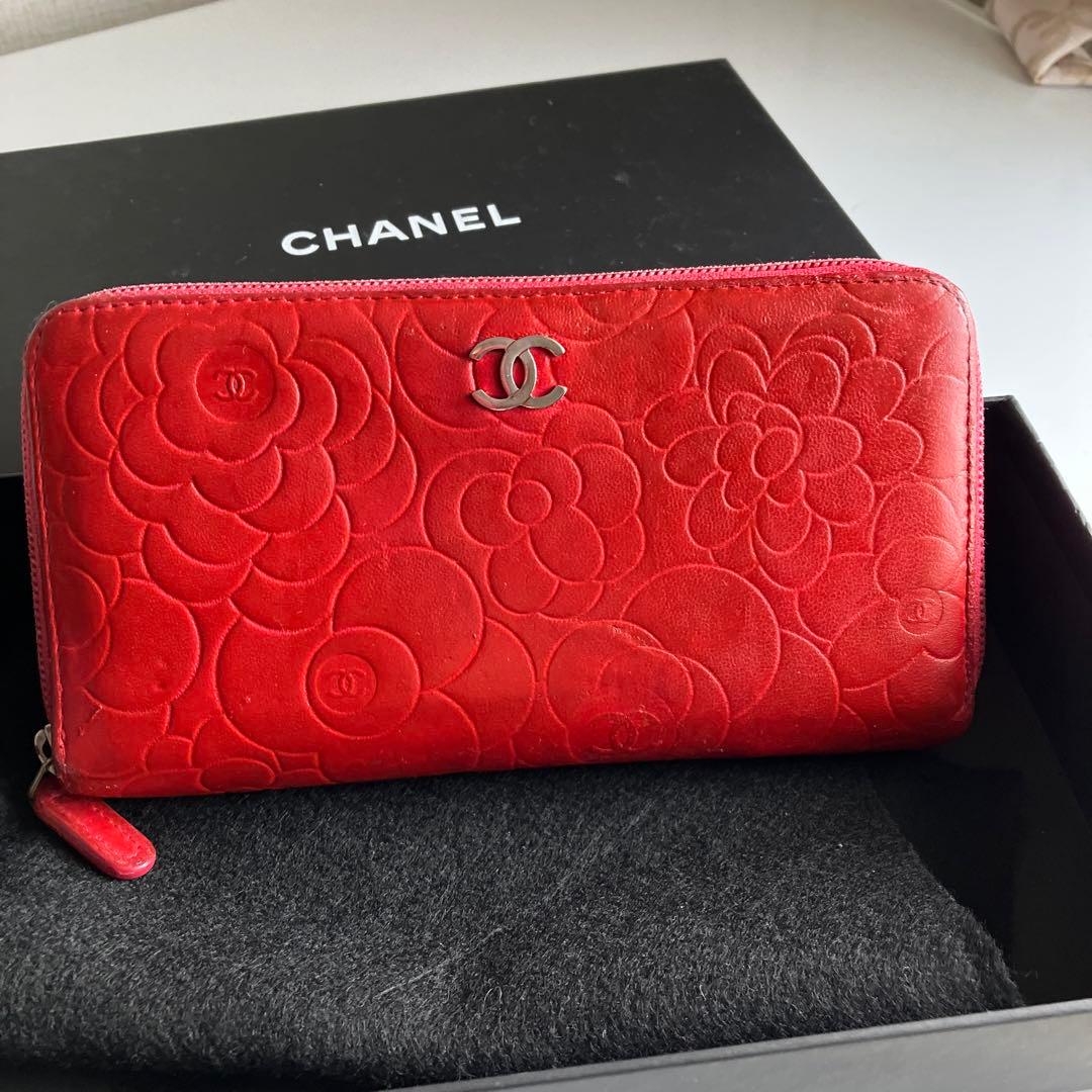 CHANEL フラワーエンボス レッド長財布