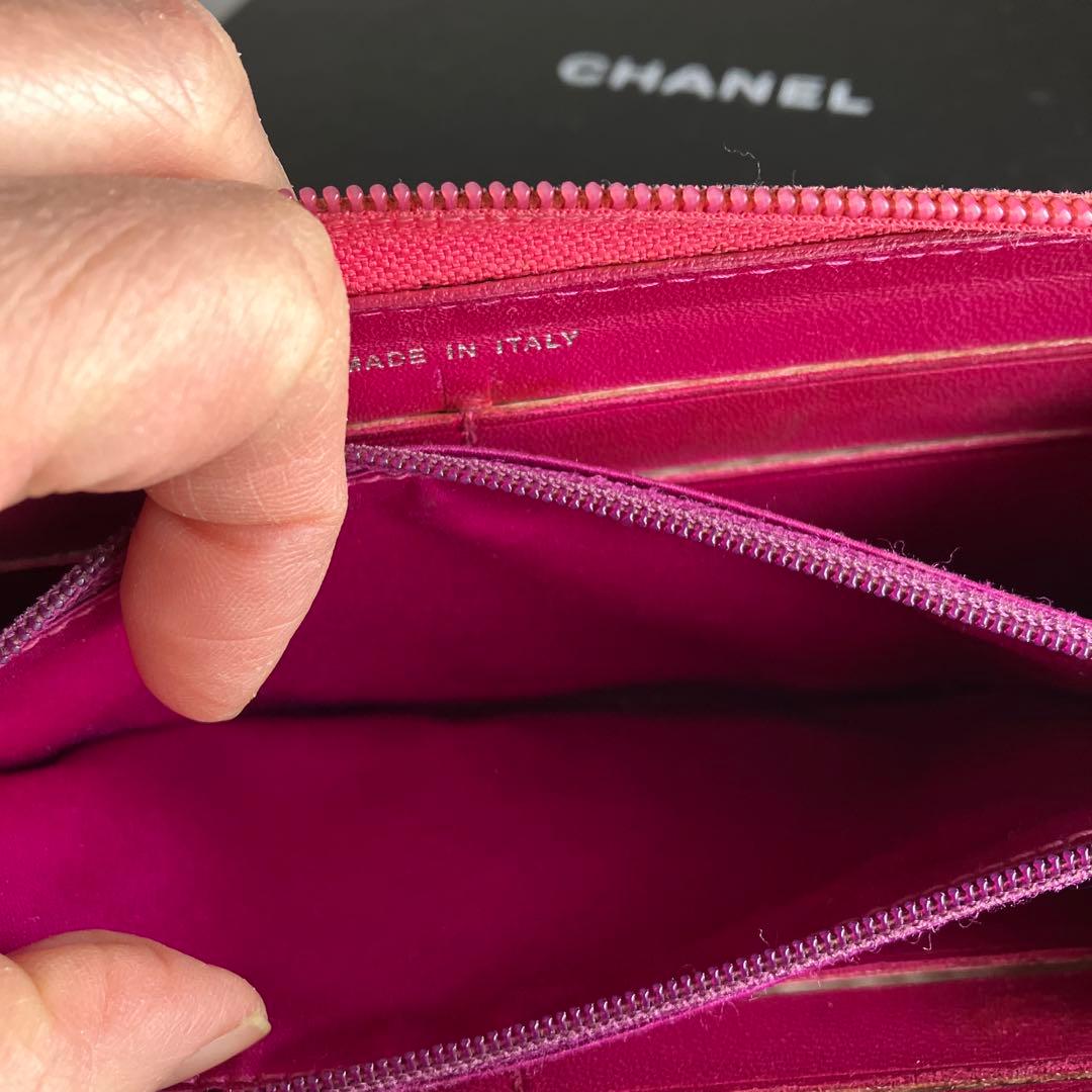 CHANEL フラワーエンボス レッド長財布