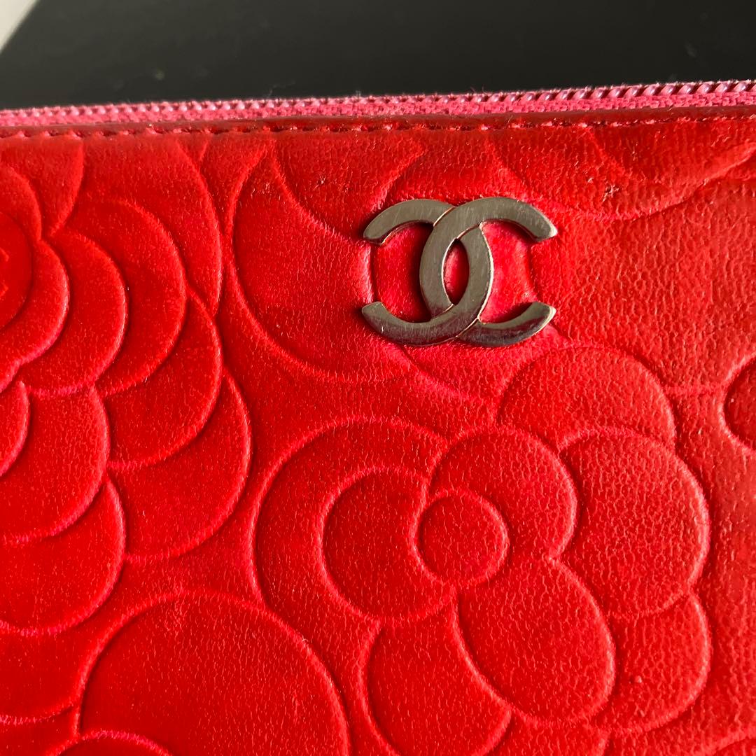 CHANEL フラワーエンボス レッド長財布