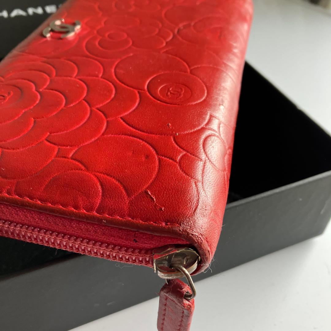 CHANEL フラワーエンボス レッド長財布