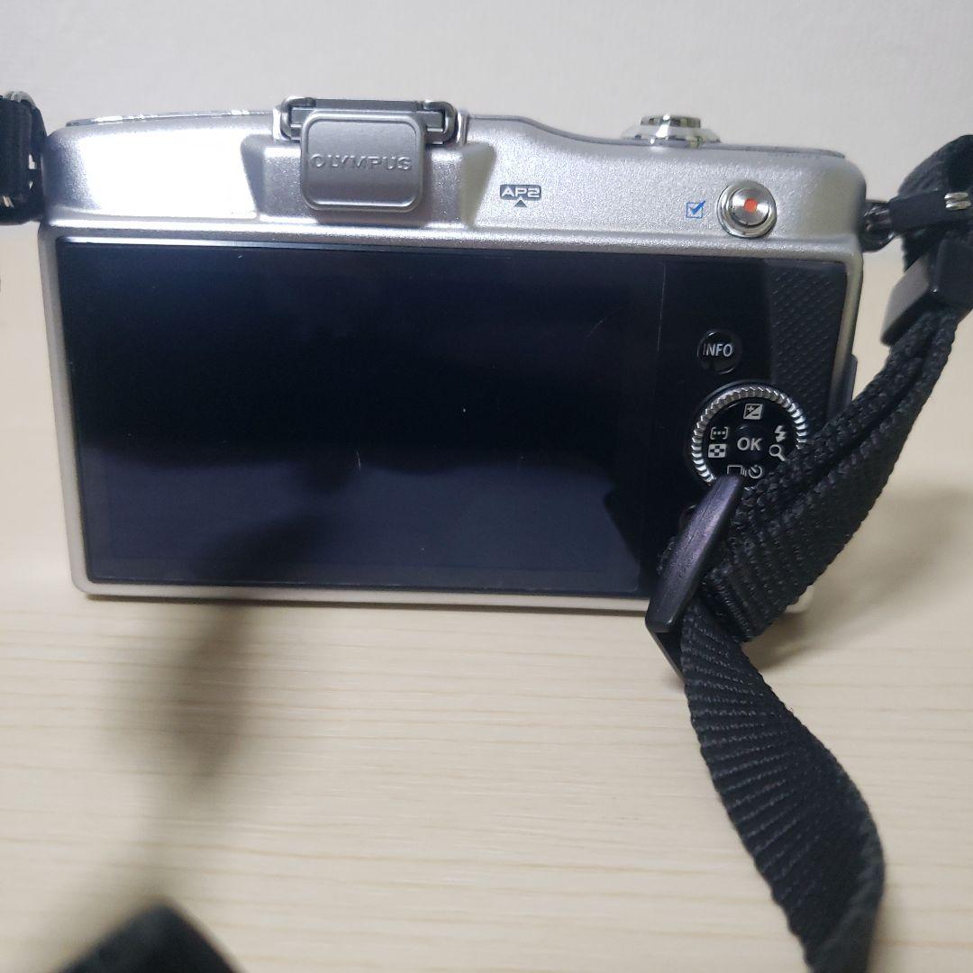 OLYMPUS E-PM1 シルバーミラーレス一眼