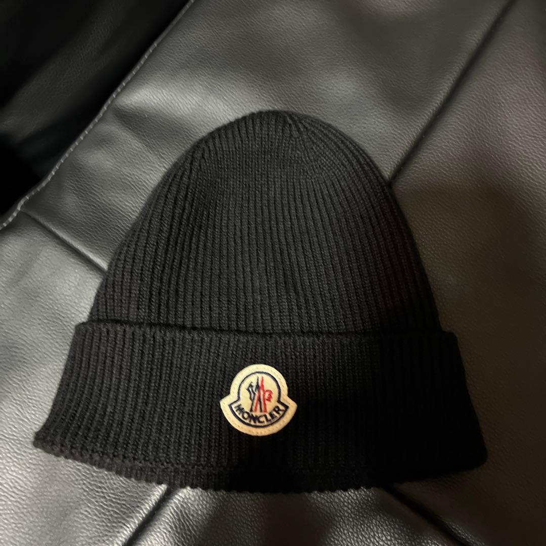 正規品 一回試着のみ MONCLER 黒 ニット帽 箱付き