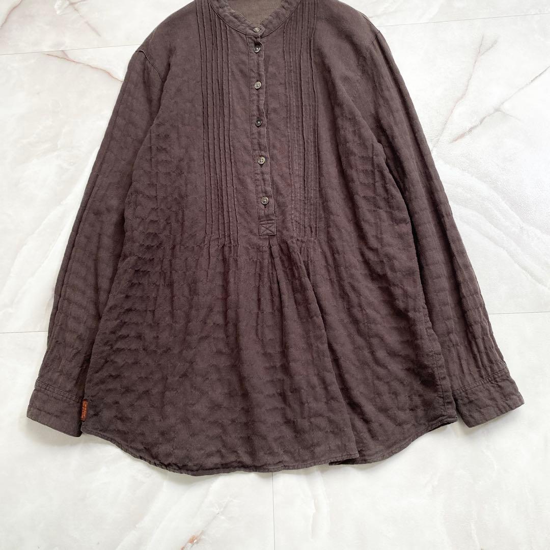 A18443 マドモアゼルノンノン スタンドカラーピンタックブラウス 茶系 38