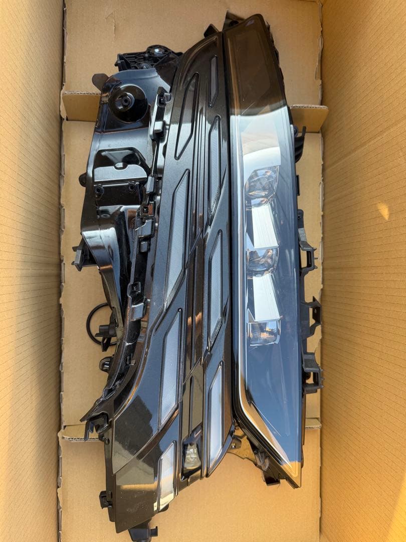 40アルファード右ヘッドライト