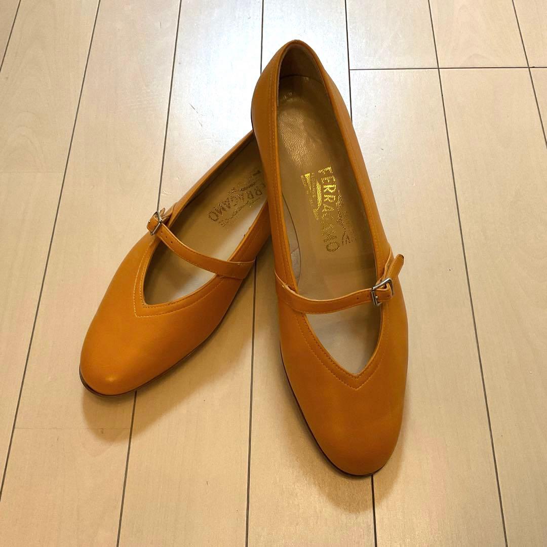 フェラガモ　オードリー　7 (24センチ)