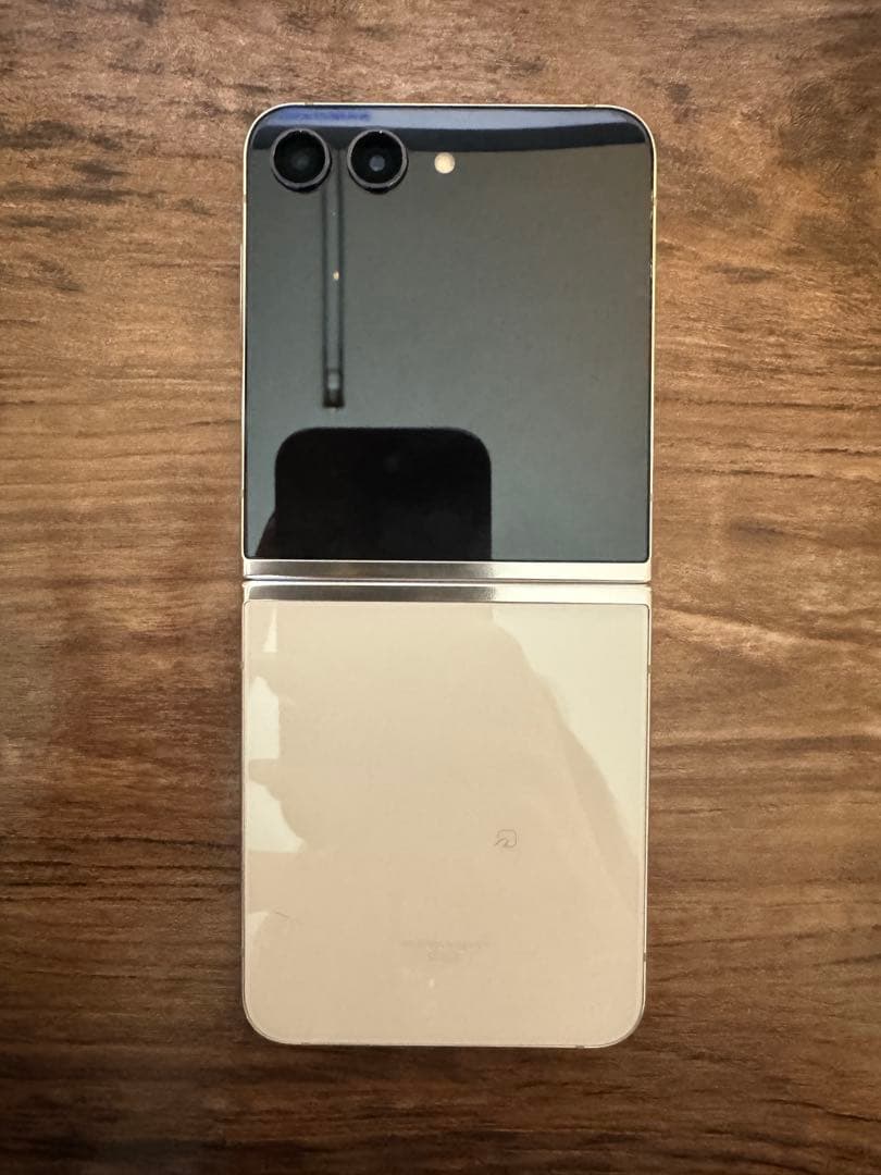 Samsung Galaxy Z Flip5 クリーム 国内版