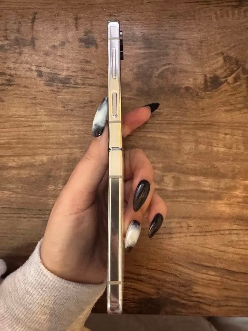 Samsung Galaxy Z Flip5 クリーム 国内版