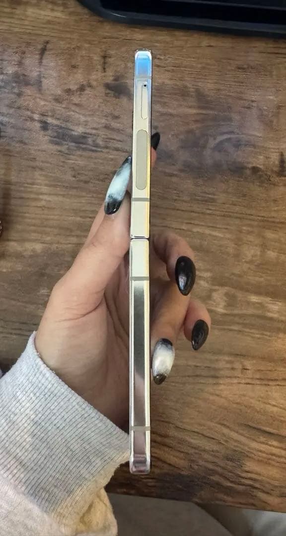 Samsung Galaxy Z Flip5 クリーム 国内版