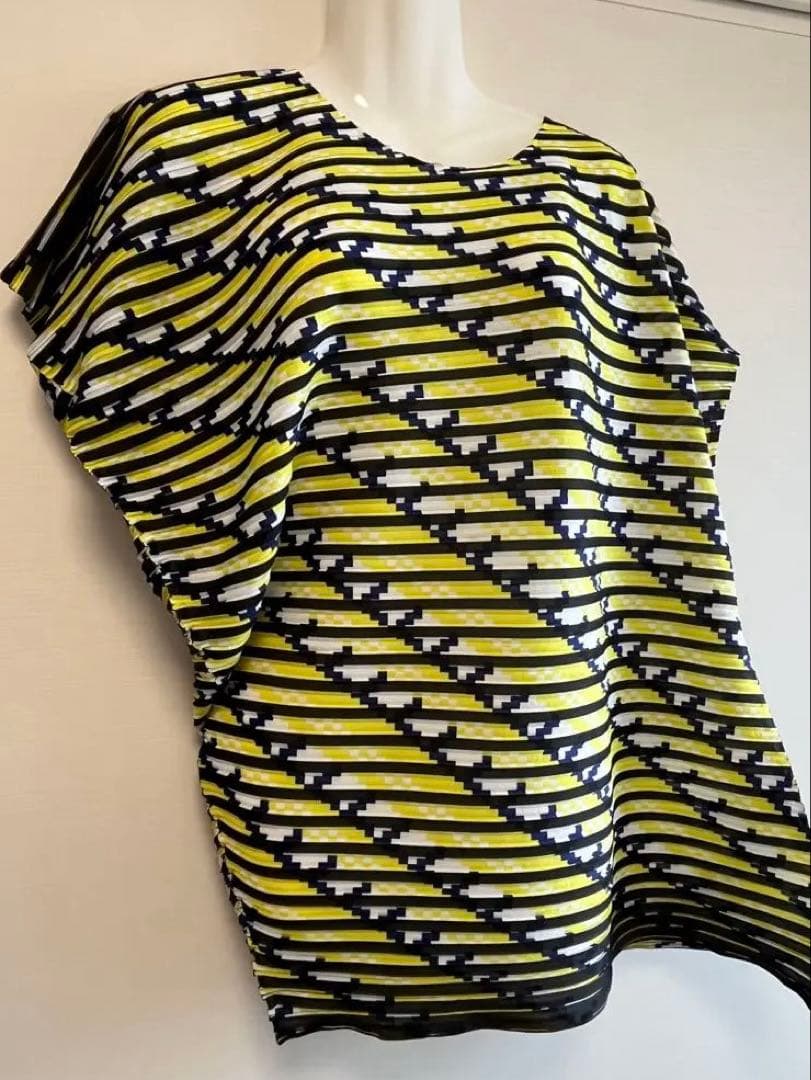 猛暑に‼️超美品❗️ISSEI MIYAKE 上品で素敵なアシンメトリーチュニック❣️