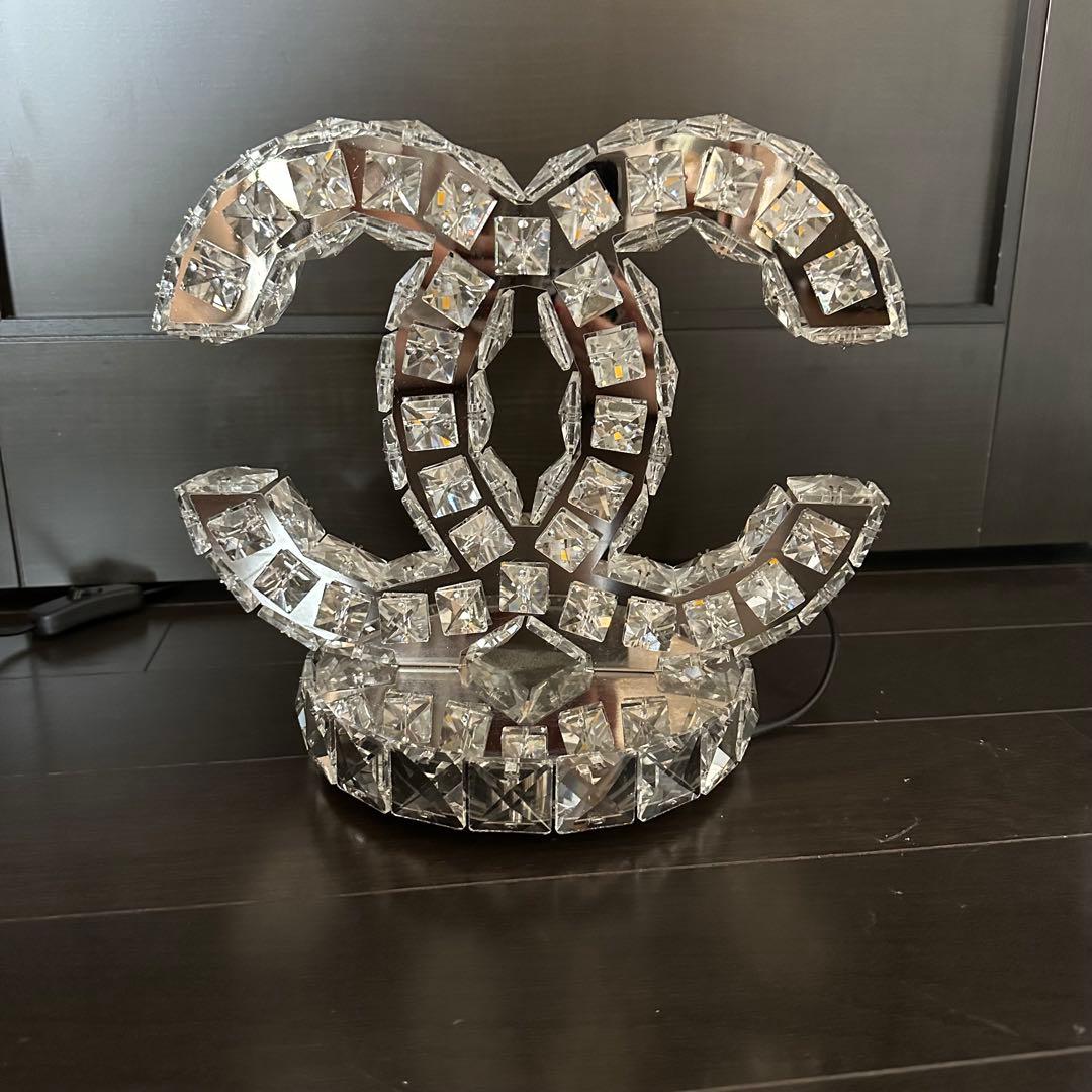 シャネル ロゴ ランプ クリスタル風