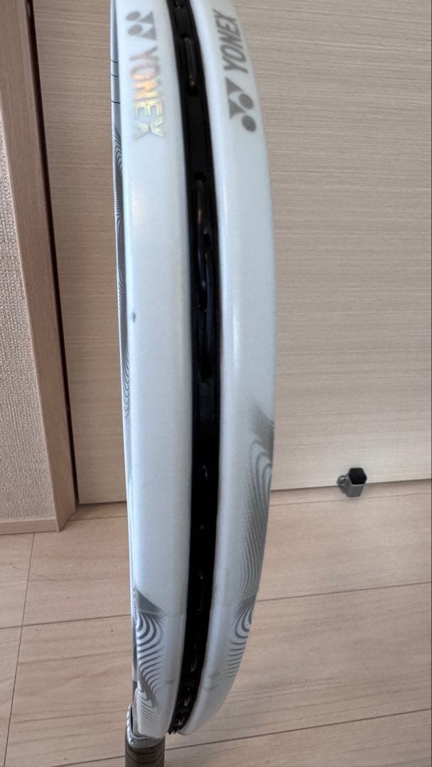 ヨネックス ナノフォース8v UL2 ホワイト