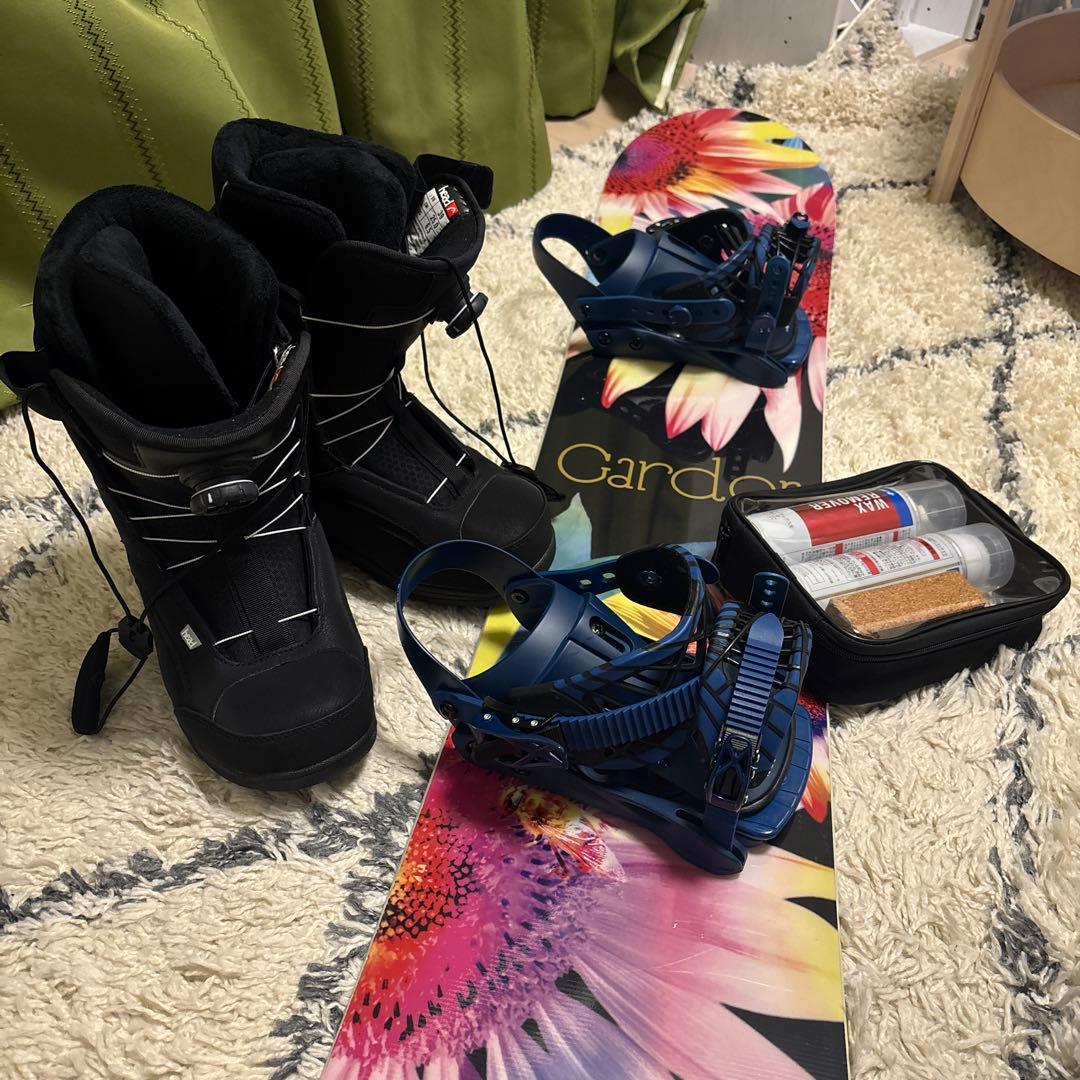 女性用スノーボードブーツとバインディングセット