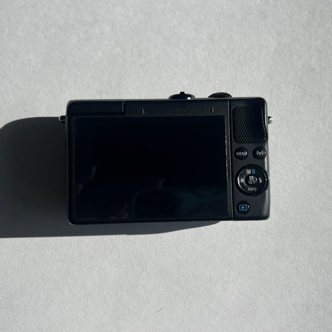 Canon EOS M100 レンズキット＋単焦点レンズ付き