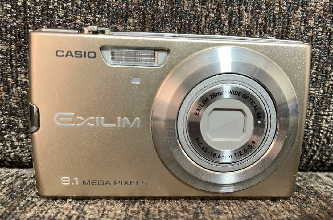 CASIO 9.1メガピクセル コンパクトカメラ