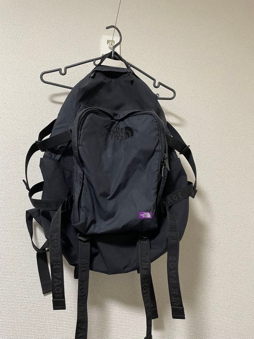 黒いナイロンリュック・バックパック