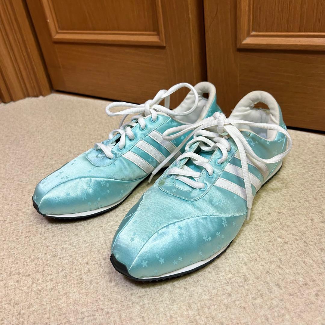アディダススニーカー　24.5cm ブルー　サクラ柄