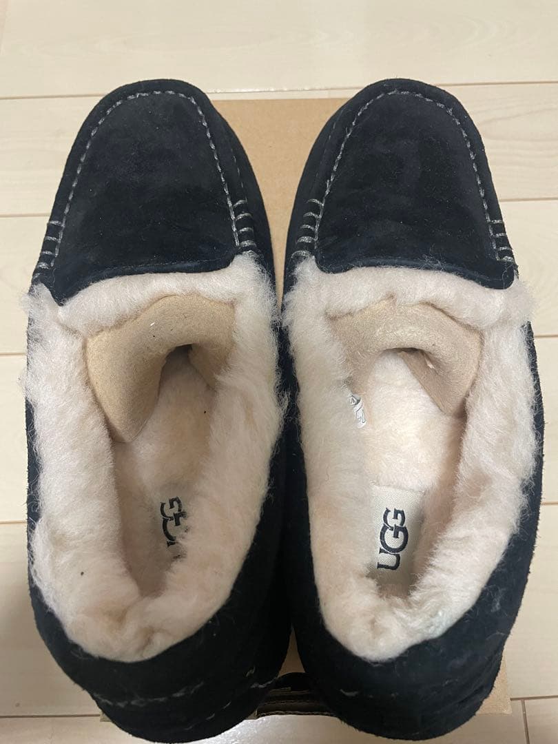 UGG ブラック モカシン　23cm