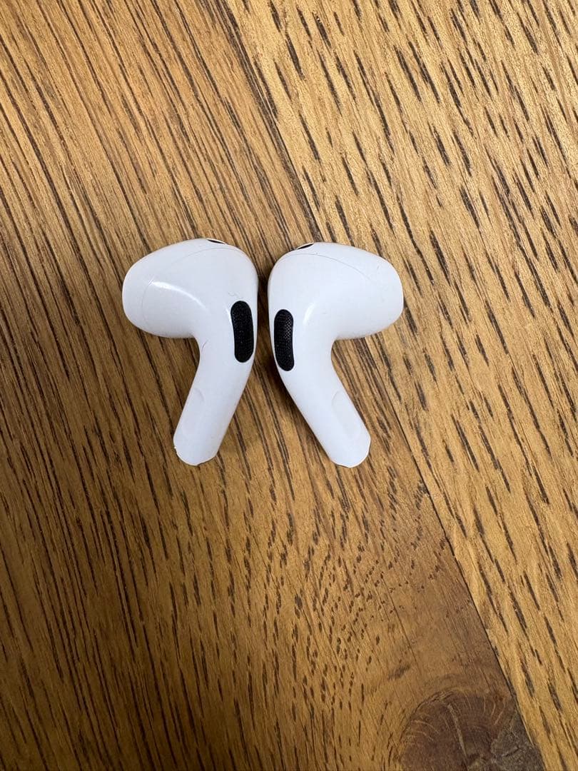AirPods 4 ANC アクティブノイズキャンセリング搭載　中古品