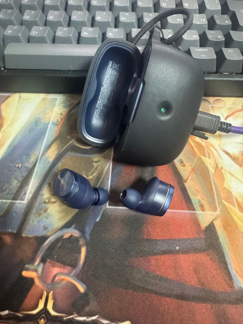 美品　Bowers & Wilkins ミッドナイト・ブルー Pi8/MB