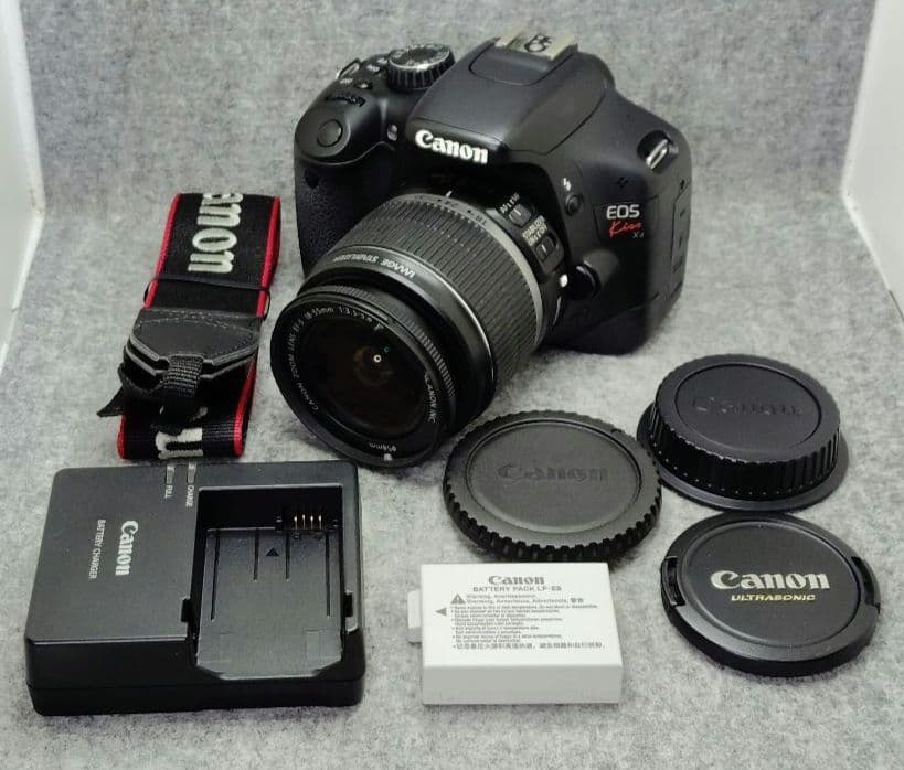 Canon 　EOS Kiss X4　　標準ズームレンズ付き