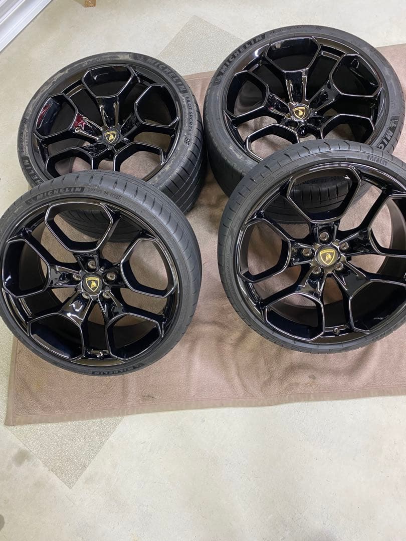 ぱるぷんて お年玉特別価格！20インチ ランボウラカン純正OPタイヤ付き