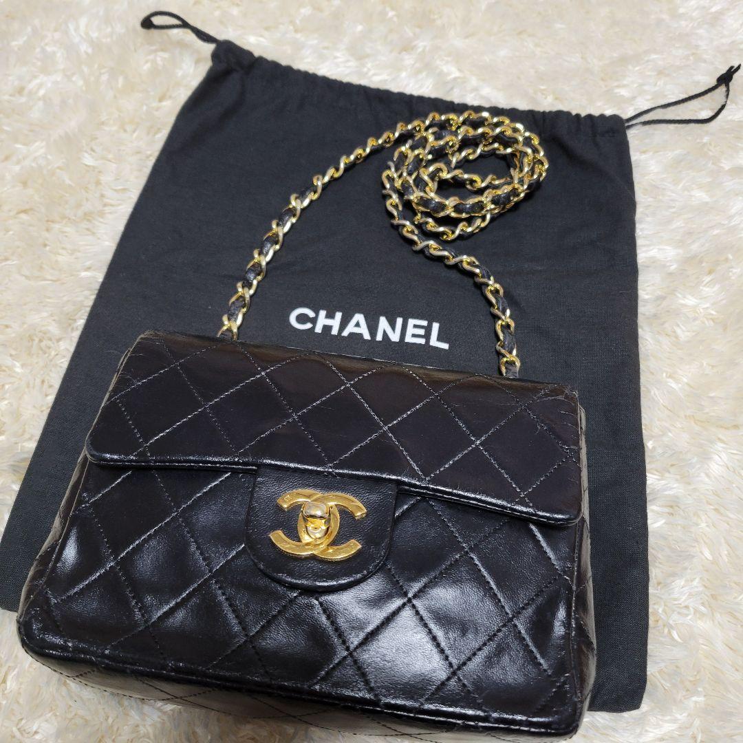 CHANEL ミニマトラッセ　ブラック レザーショルダーバッグ