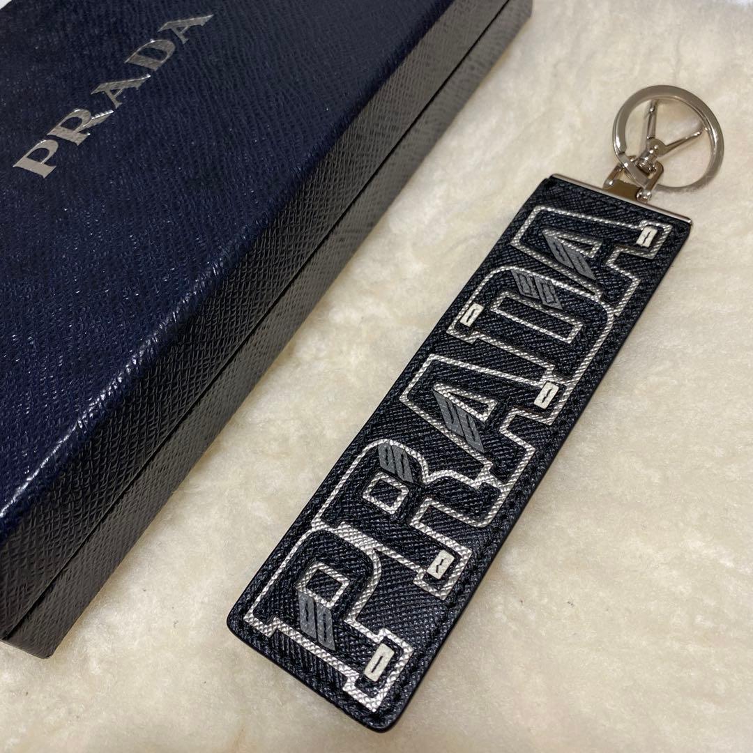 美品　プラダ　PRADA　キーホルダー　キーリング　レザー