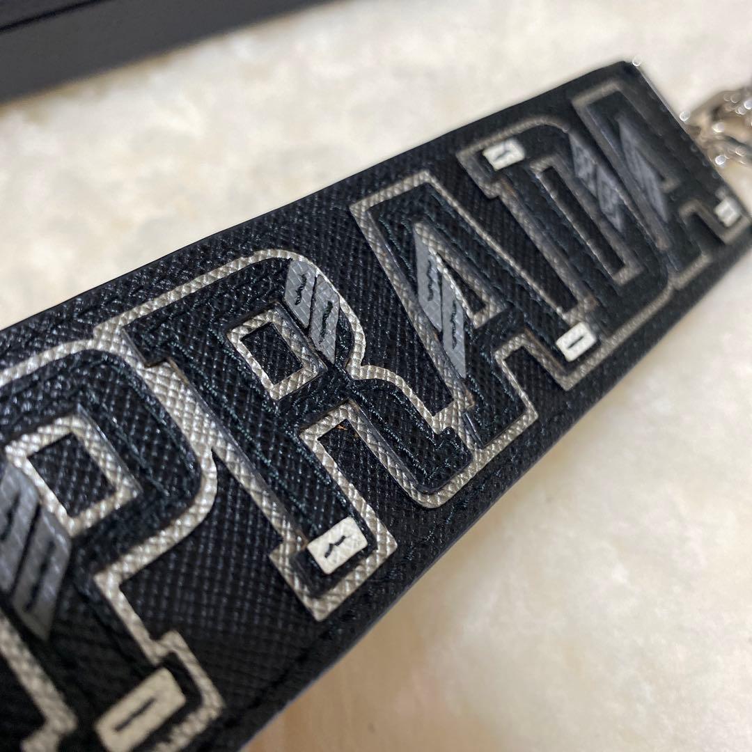 美品　プラダ　PRADA　キーホルダー　キーリング　レザー