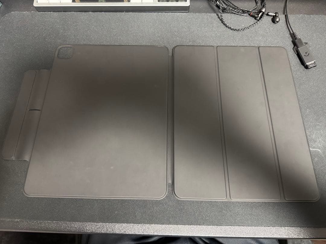 iPad Pro Gen5 12.9インチ カバー付き