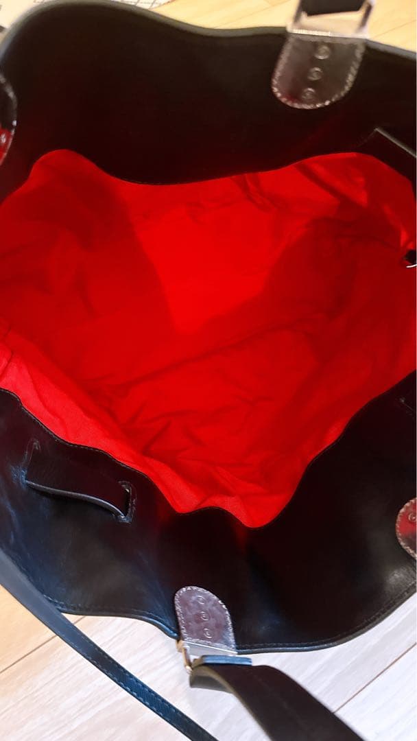 【美品】クリスチャンルブタンChristian Louboutin レザーバッグ