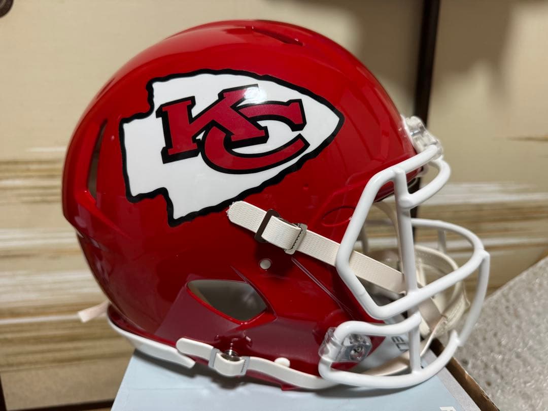 カンザスシティ・チーフスオーセンティック ヘルメット マーカス・アレンサイン入り