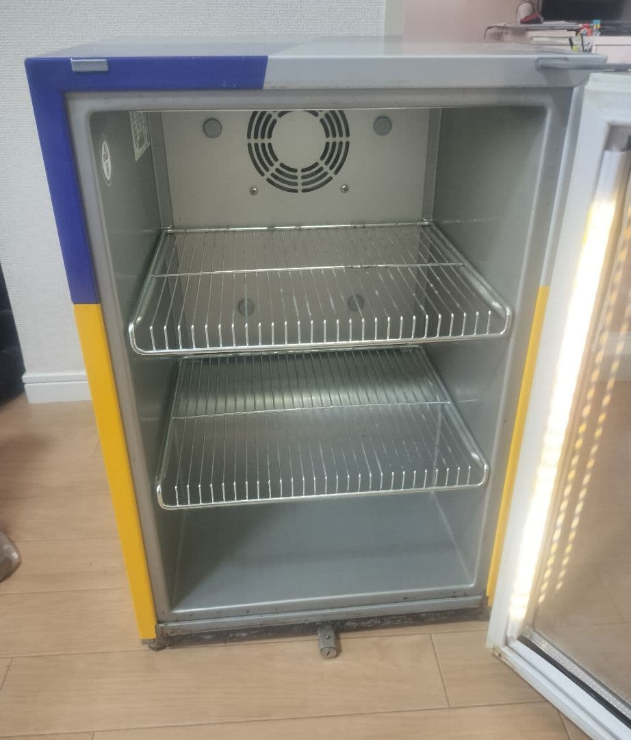 RedBull ガラスドア冷蔵庫 LED照明付き