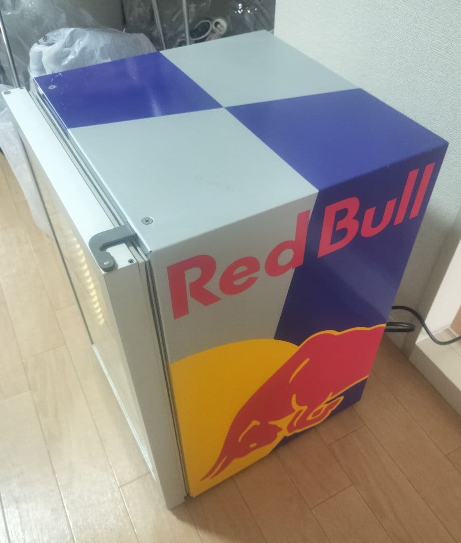RedBull ガラスドア冷蔵庫 LED照明付き