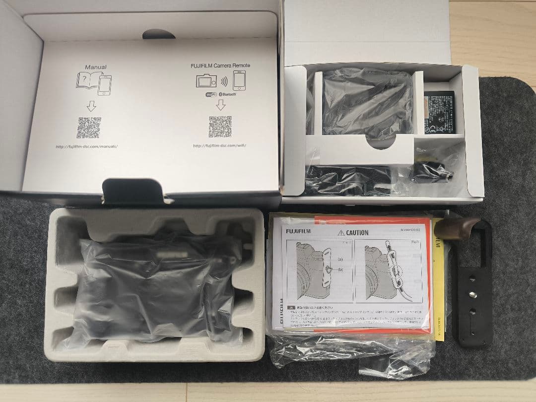 【FUJIFILM X-T3 ボディ】木製グリップ付き／動作良好