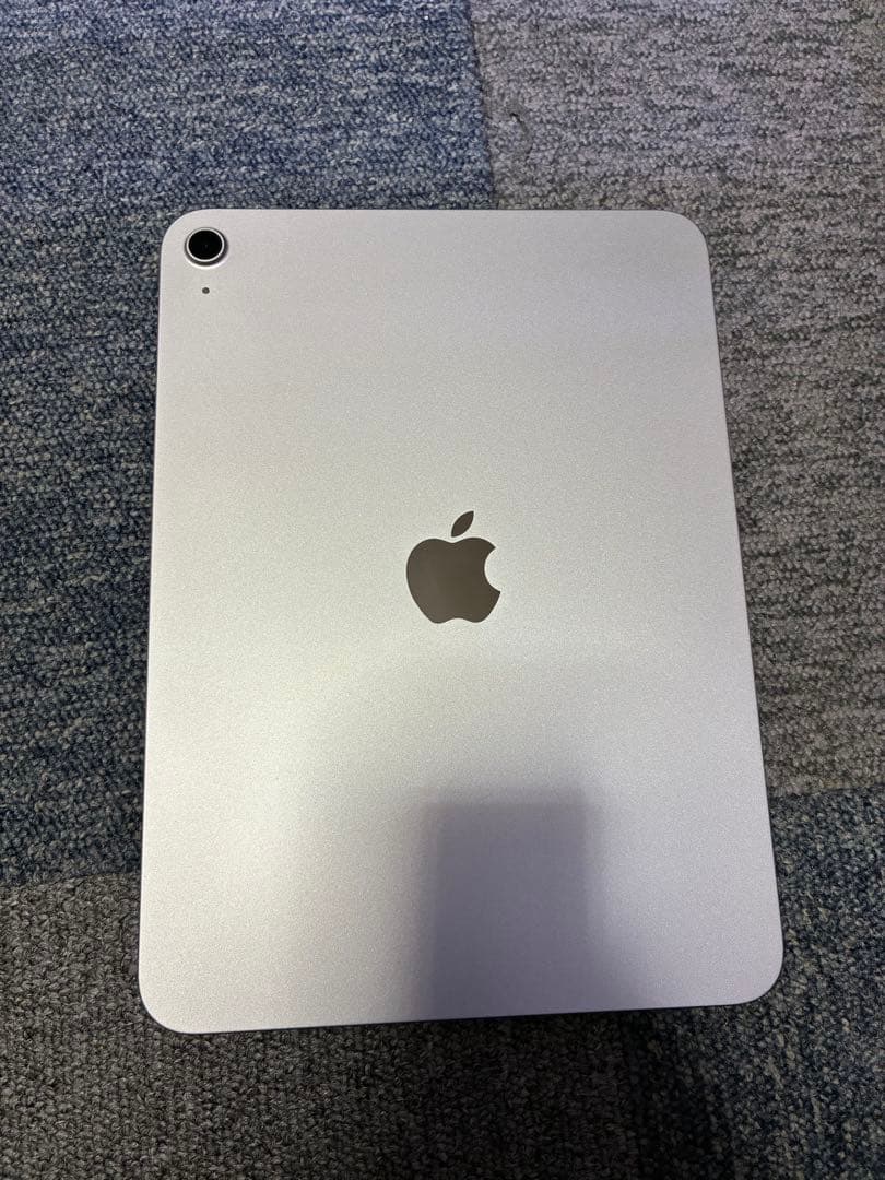 Apple iPad 第11世代　A16シルバー wifiタイプ　カバー付き