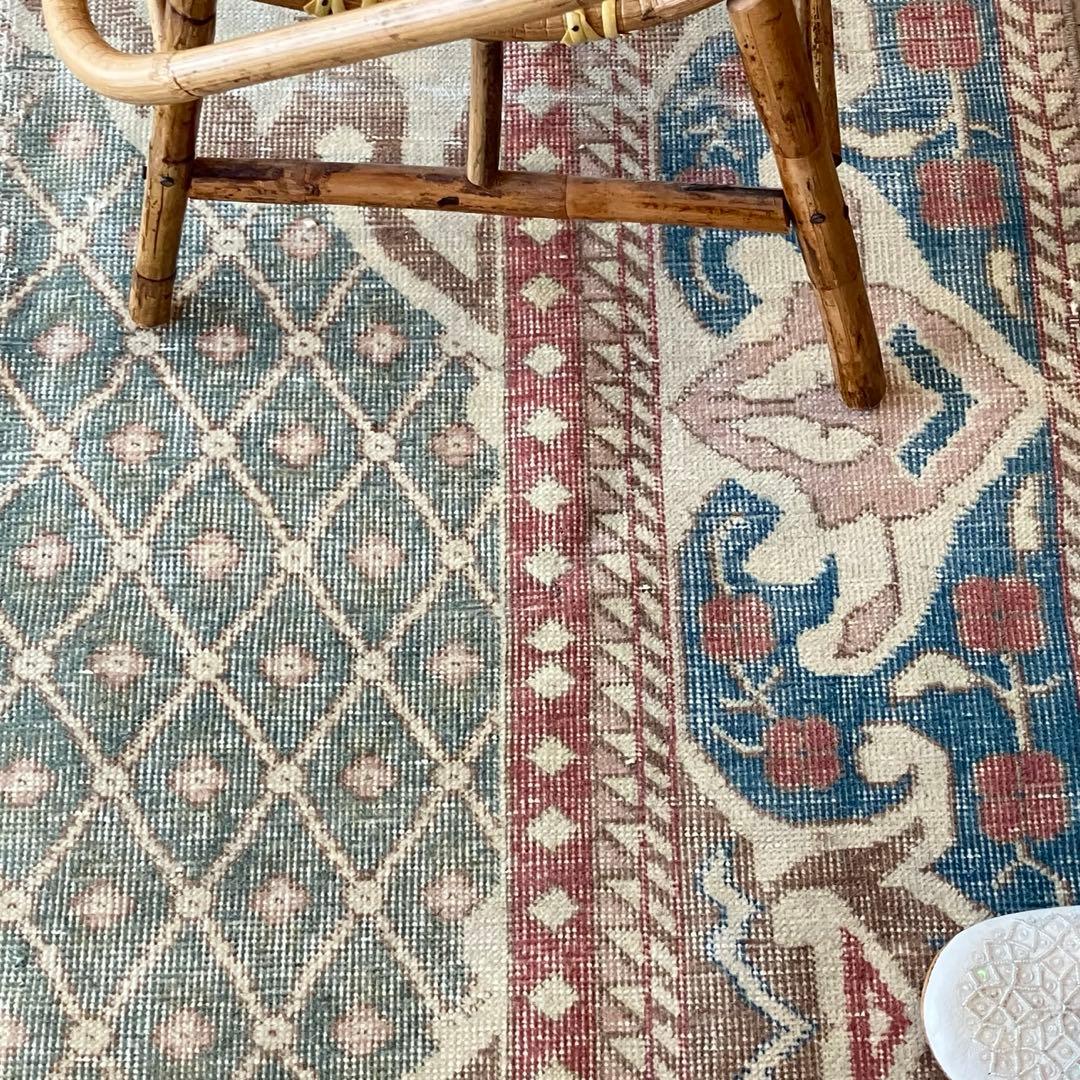 貴重129×180くすみピンク　ペパーミント　カフェラテ　トルコヴィンテージラグ