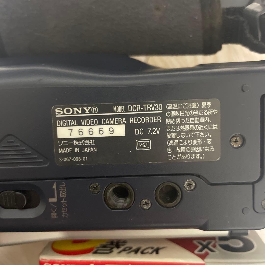 ビデオカメラ Sony handycam DCR-TRV30