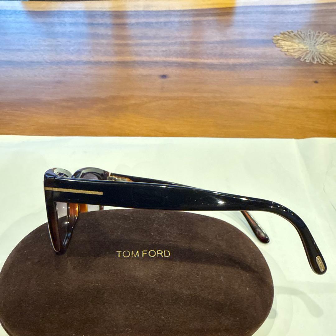 TOM FORD サングラス　ブラウンフレーム