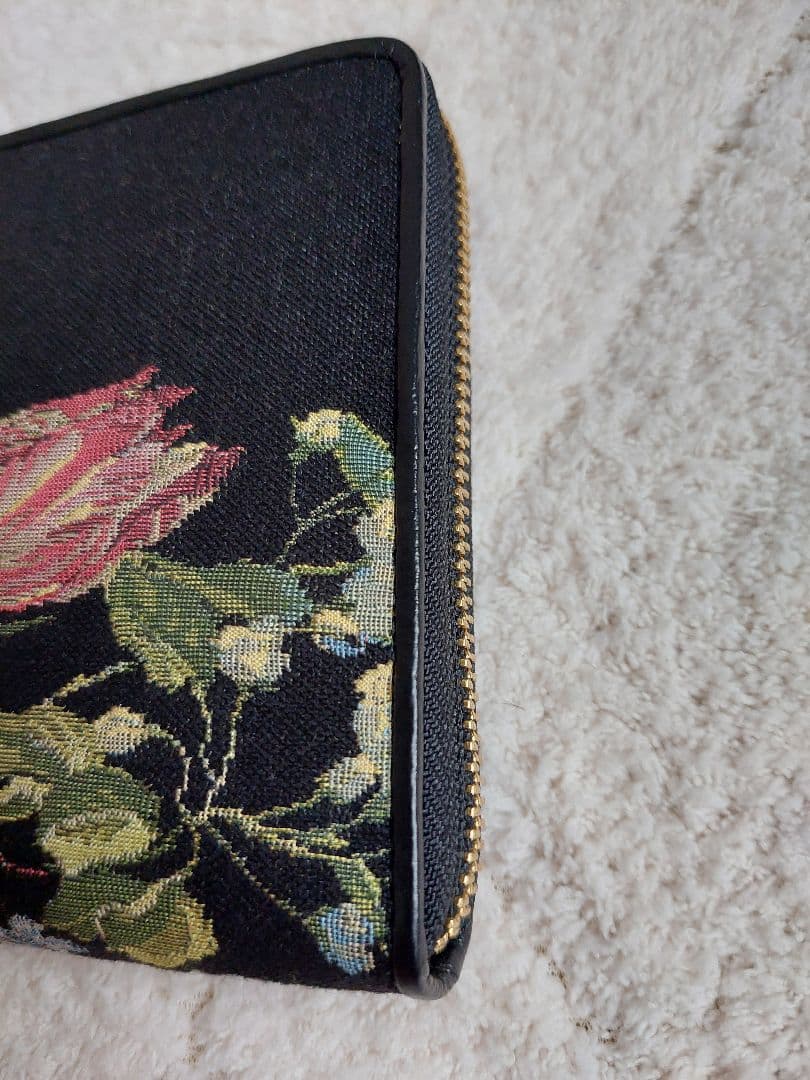 ✨未使用品✨Think 　Bee ！のチェストフィオーレ ラウンドファスナ一財布