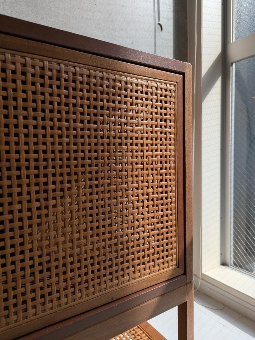 上質デザインの輸入木製 籐 キャビネット 海外品 希少