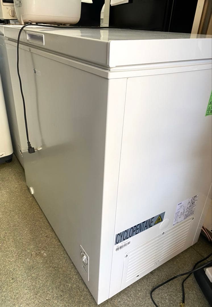 近隣地域限定送料無料 美品 2024年製 COMFEE' 冷凍庫RCC199WH