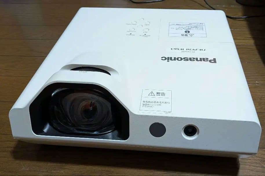 Panasonic　短焦点プロジェクター　PT-TW343R