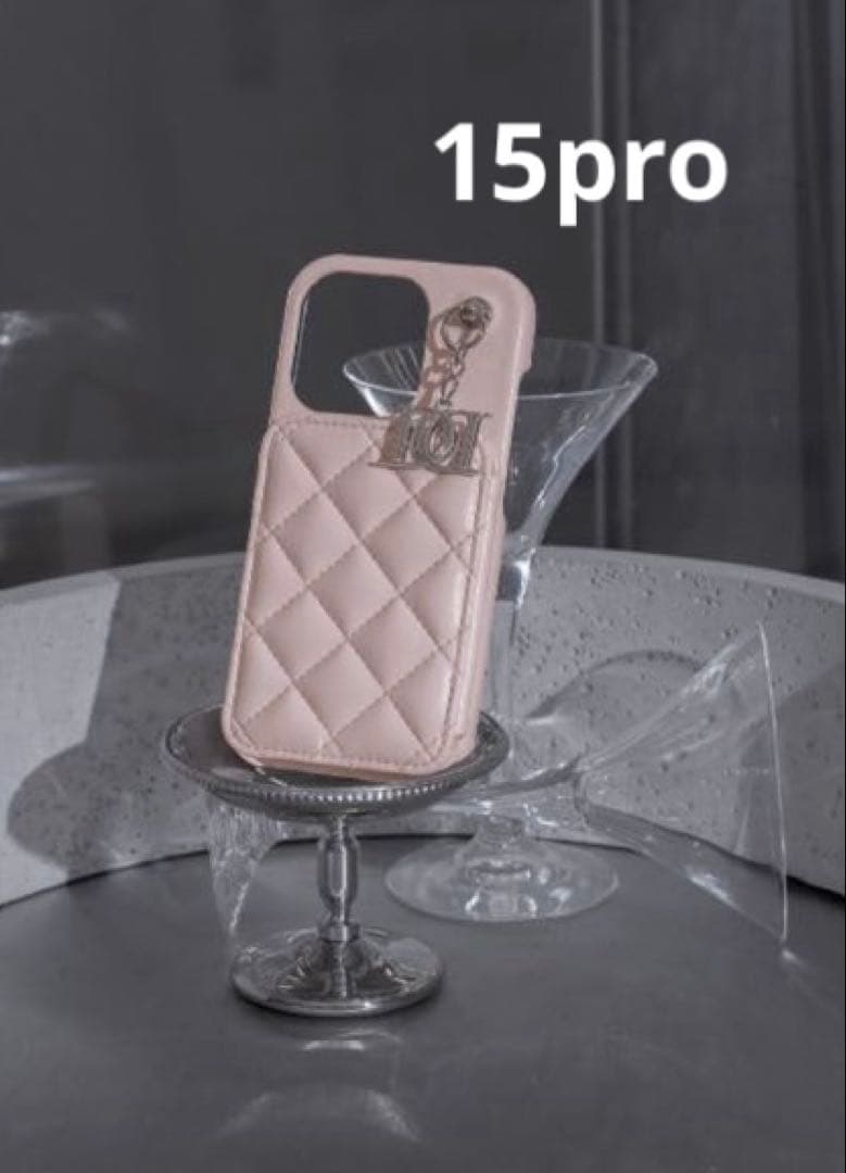 ダーリッチ　キルティングミラーDDチャームiPhoneケース　15pro