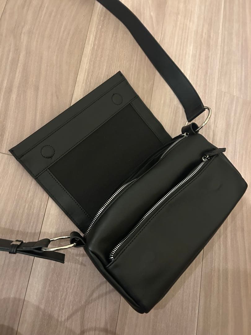 BEARDSLEY ビアズリー風　レザーボディバッグ　1回使用