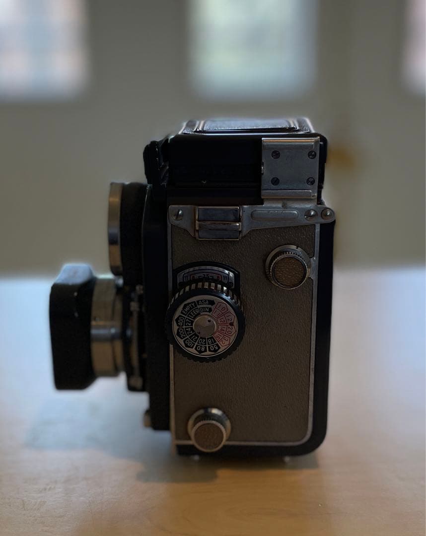 Yashica-44 二眼レフカメラ　フード付き