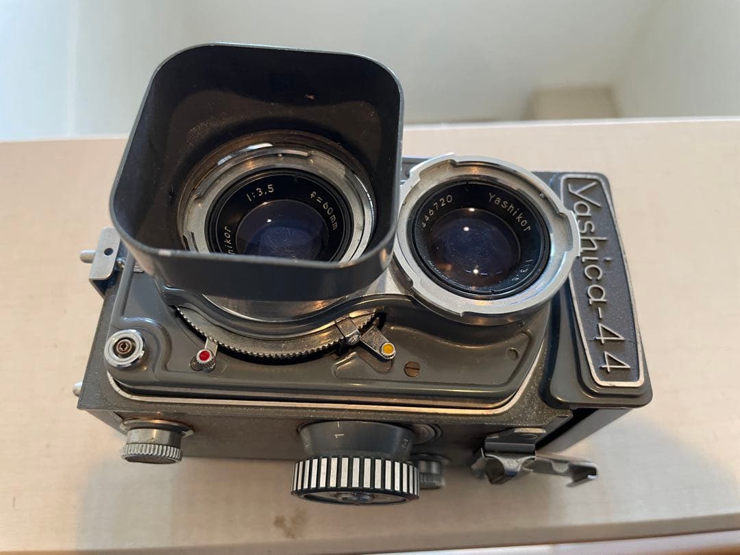 Yashica-44 二眼レフカメラ　フード付き