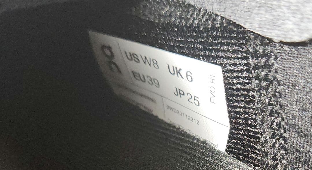 美品 On Cloudflow4 25cm ランニングシューズ