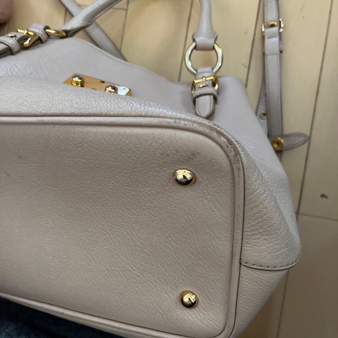 Miu Miu ベージュ レザー ハンドバッグ