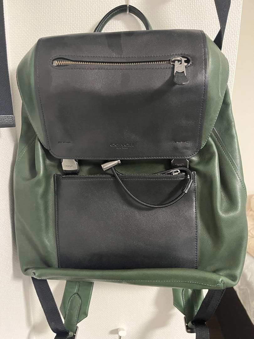 ダークグリーン ブラック レザーリュック